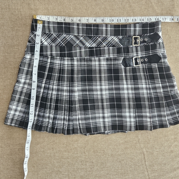 Rue21 Black and White Plaid Mini Skirt - Picture 6 of 7